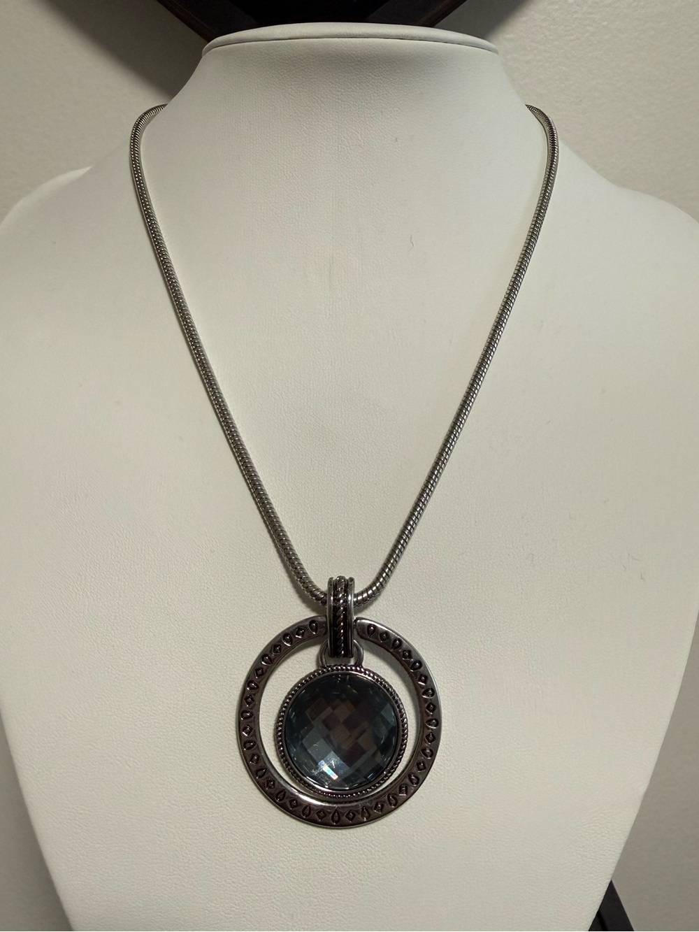 Glass-Center Circle Pendant Necklace